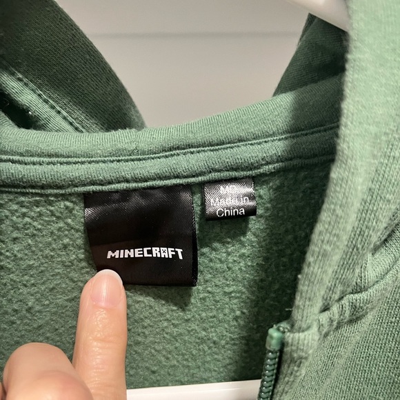 3/$15 Kids Green Minecraft zip up Hoodie size Medium (8) - Picture 4 of 4